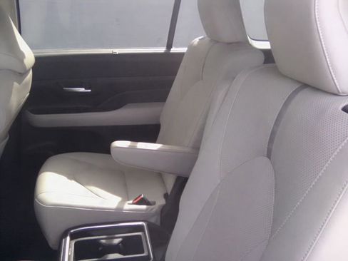 Used 2024 Toyota Grand Highlander Platinum image 19