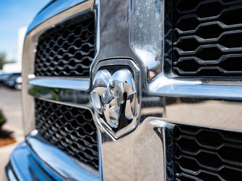 Used 2018 RAM 3500 SLT w/ Luxury Group AWD/4WD image 3