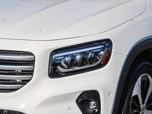 Certified 2025 Mercedes-Benz GLB 250 4MATIC image 8