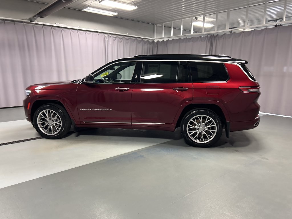 Used 2024 Jeep Grand Cherokee L Summit w/ Rear Seat Video Group I AWD/4WD image 4