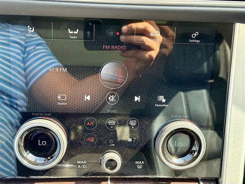 Used 2019 Land Rover Range Rover Supercharged image 17