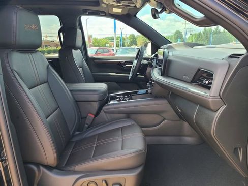 New 2025 Chevrolet Suburban High Country image 19