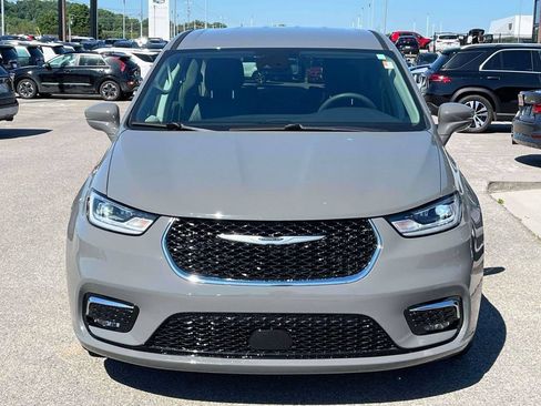 Used 2022 Chrysler Pacifica Touring-L FWD image 31