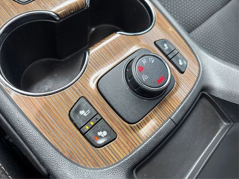 Used 2020 GMC Acadia SLE w/ Driver Convenience Package image 38