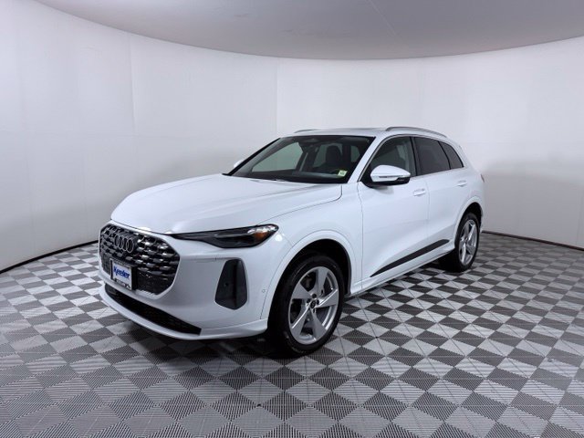 Certified 2025 Audi Q5 Premium w/ Premium Plus AWD/4WD image 3