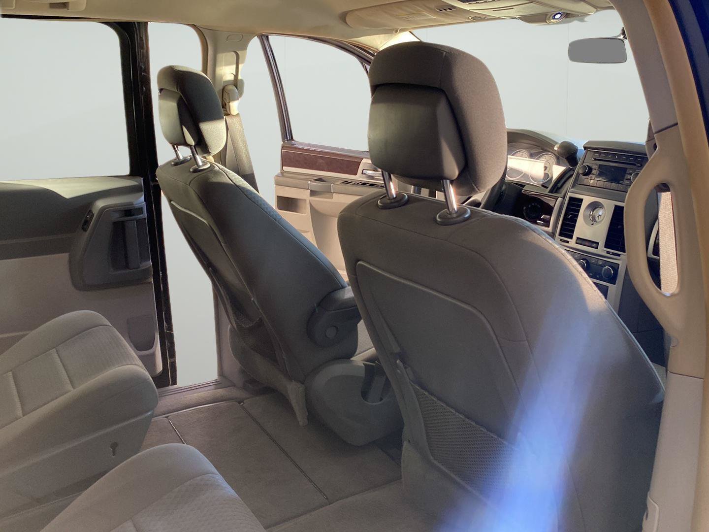 Used 2010 Chrysler Town & Country Touring FWD image 21
