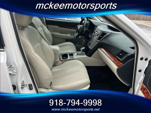 Used 2011 Subaru Legacy 2.5i Limited image 8