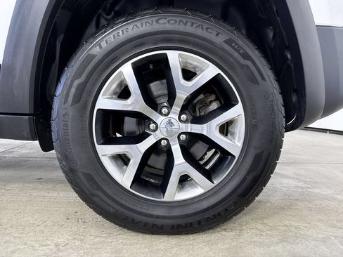 Used 2016 Jeep Cherokee Trailhawk w/ Cold Weather Group AWD/4WD image 14