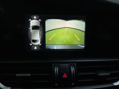 Used 2019 Alfa Romeo Giulia image 21