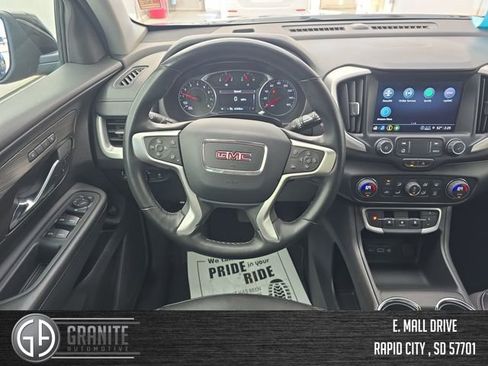 Used 2024 GMC Terrain SLT image 13
