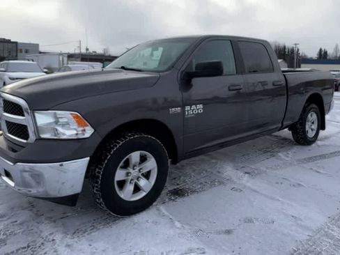 Used 2019 RAM 1500 Classic SLT AWD/4WD image 4