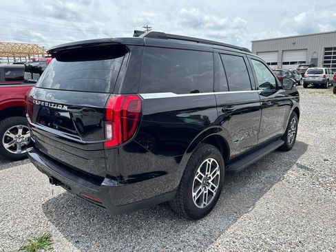 Used 2025 Ford Expedition Active AWD/4WD image 3