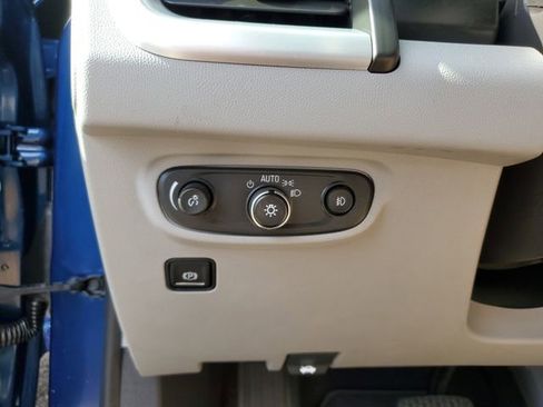 Used 2022 GMC Terrain SLT image 29