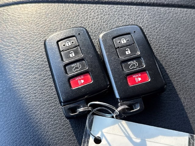 Used 2019 Toyota Highlander SE AWD/4WD image 32