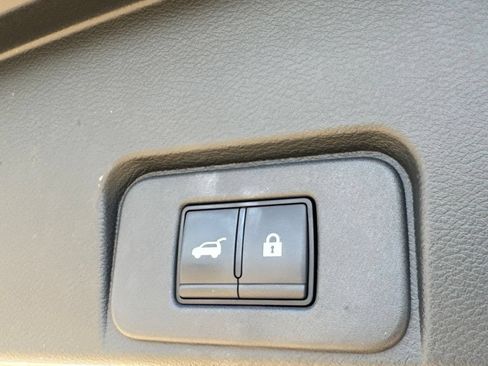 Used 2025 Nissan Rogue SV FWD image 36