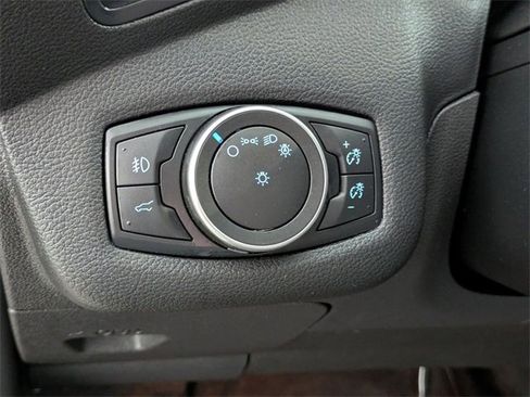 Used 2018 Ford Escape SE w/ SE Sport Appearance Package image 16