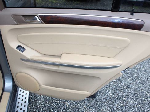 Used 2011 Mercedes-Benz GL 450 GL 450 4MATIC AWD 4dr SUV image 24