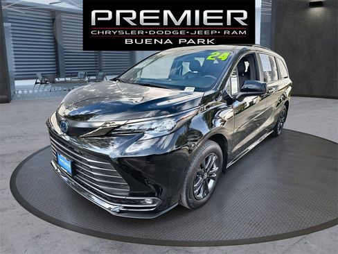 Used 2024 Toyota Sienna XLE Woodland Edition image 1