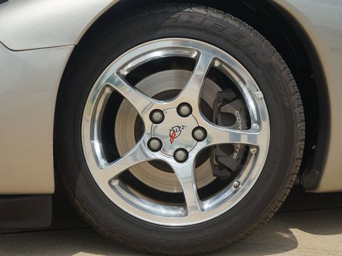Used 2000 Chevrolet Corvette Coupe w/ Memory Pkg RWD image 31