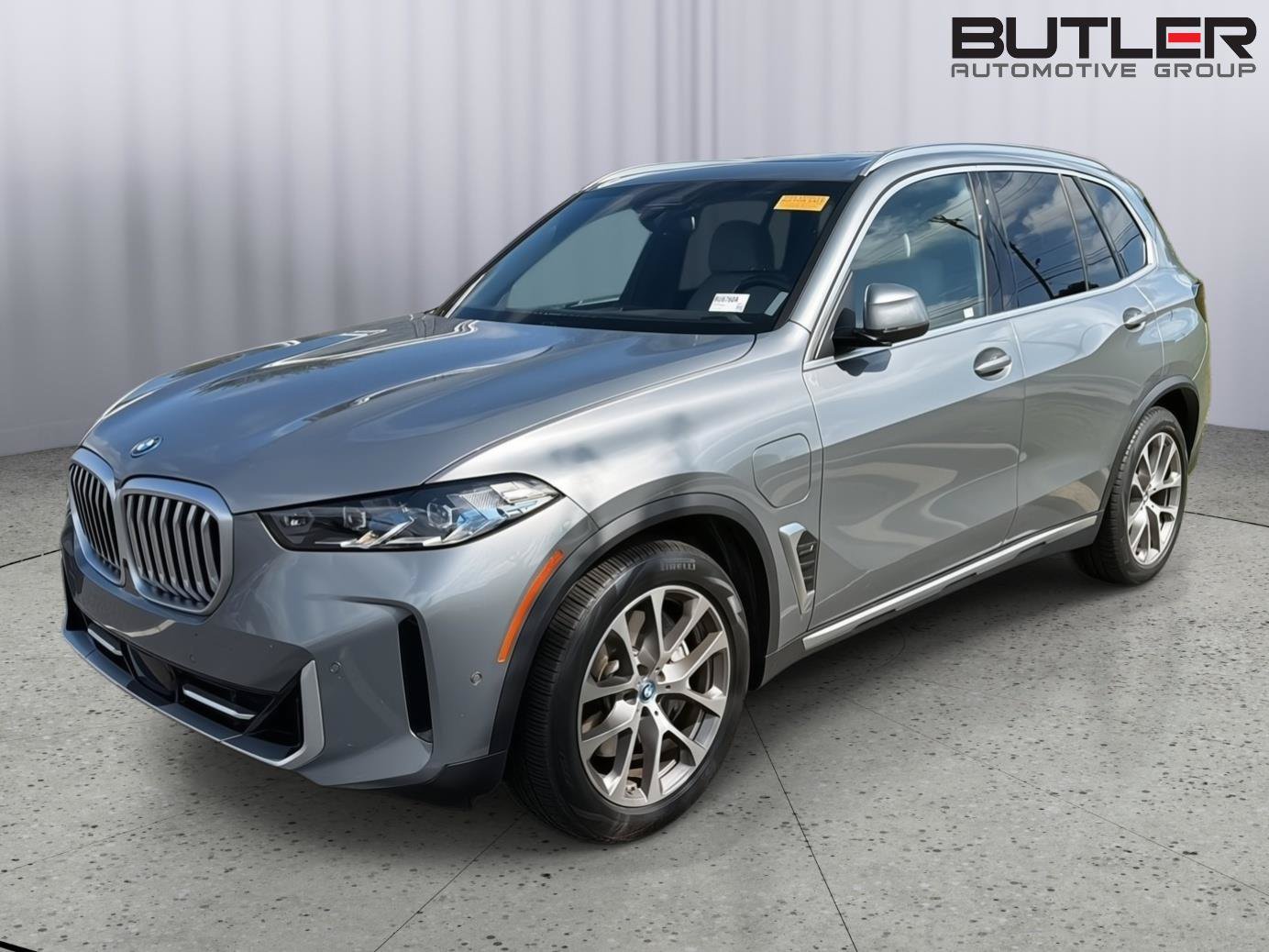 Used 2024 BMW X5 xDrive50e w/ Premium Package AWD/4WD image 2