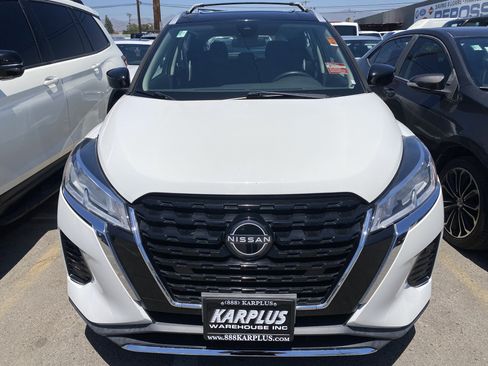 Used 2023 Nissan Kicks SV FWD image 3