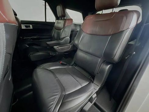 Used 2023 Ford Explorer Platinum w/ Technology Package AWD/4WD image 26