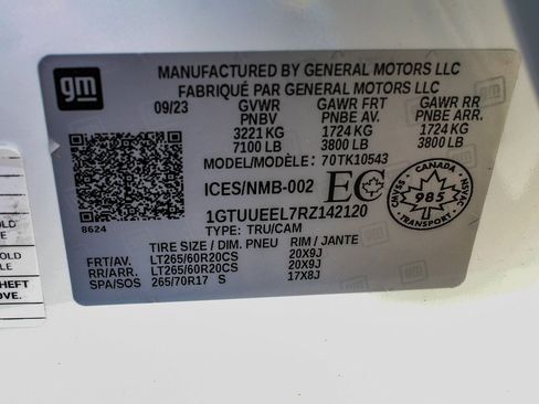 Used 2024 GMC Sierra 1500 AT4 w/ Technology Package image 14