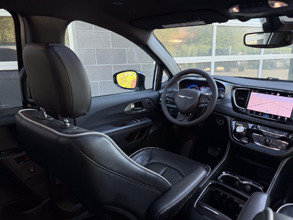 Used 2026 Chrysler Pacifica Limited w/ S Appearance Package FWD image 44