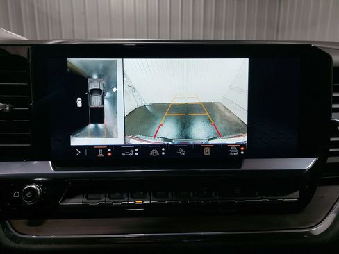 Used 2024 GMC Sierra 2500 SLT w/ SLT Convenience Package image 26