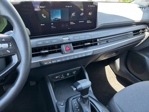 Used 2025 Kia K4 FWD image 17