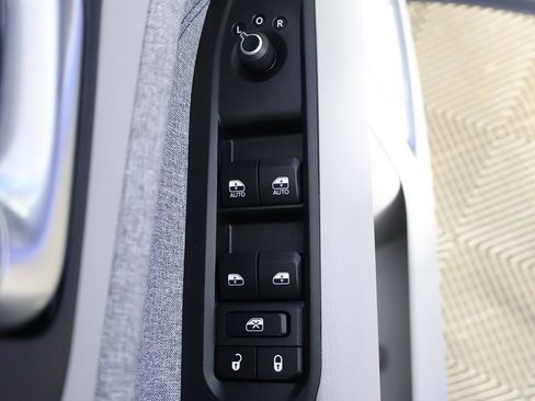 Used 2023 Jeep Compass Latitude w/ Sun and Sound Group image 30