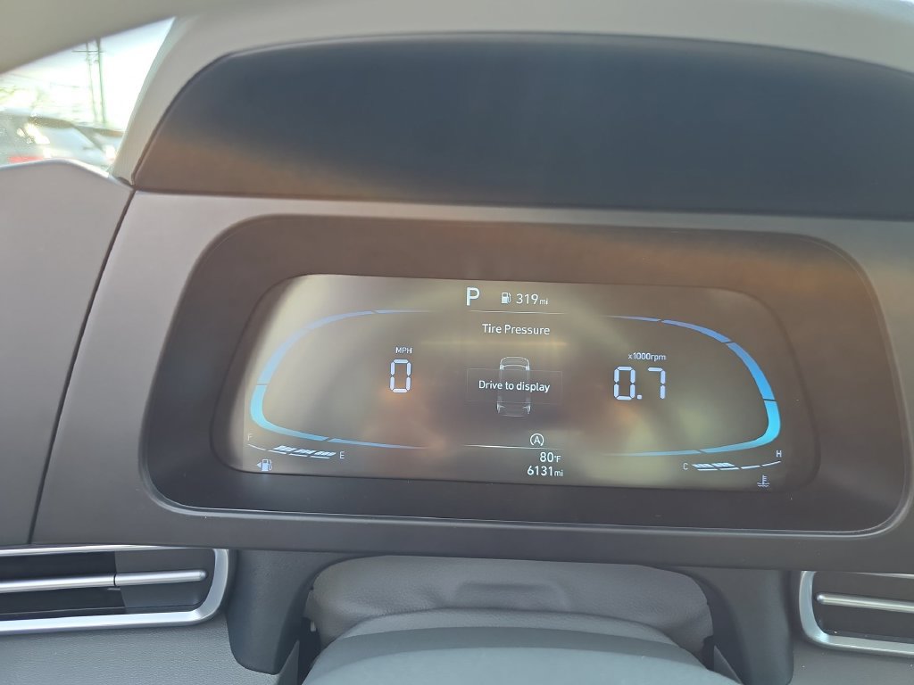 Used 2025 Hyundai Elantra SE FWD image 17