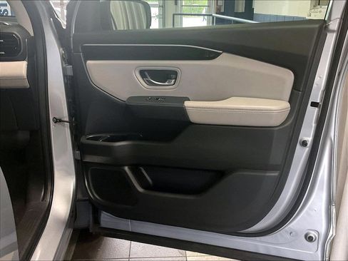 Used 2023 Honda Pilot EX-L image 12