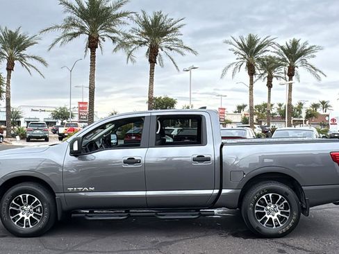 Used 2022 Nissan Titan SV w/ SV Convenience Package image 4