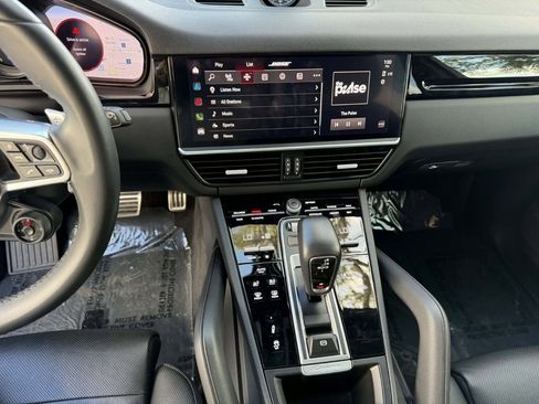 Used 2023 Porsche Cayenne S image 21