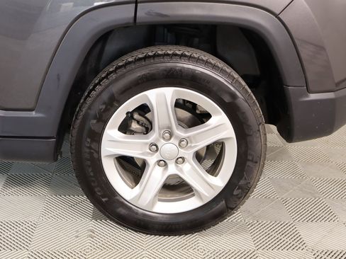 Used 2023 Jeep Compass Sport AWD/4WD image 17