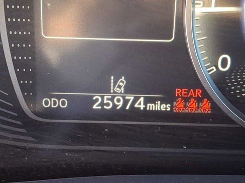 Used 2022 Lexus UX 200 image 13