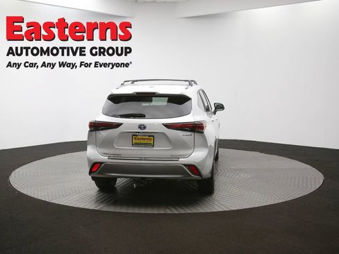 Used 2024 Toyota Highlander Platinum AWD/4WD image 44