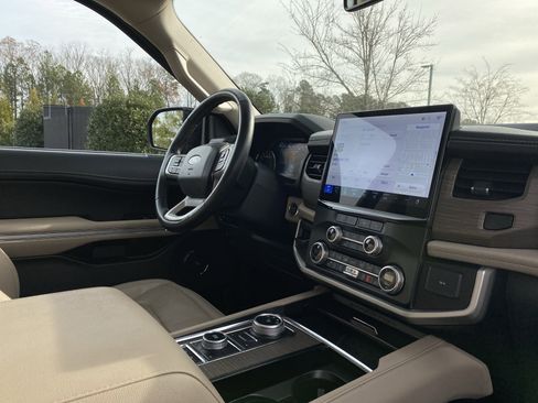 Used 2024 Ford Expedition Max Limited image 62