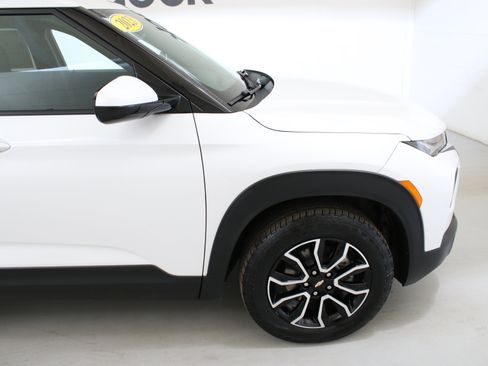 Used 2023 Chevrolet TrailBlazer ACTIV w/ Sun and Liftgate Package image 11