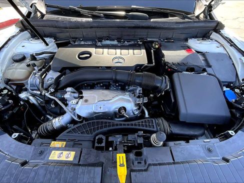 Used 2020 Mercedes-Benz GLB 250 GLB 250 image 32