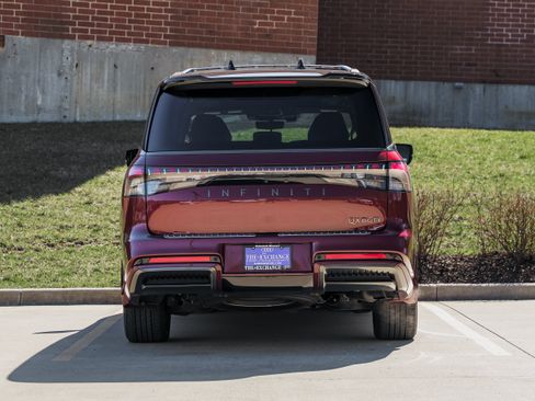 Used 2025 INFINITI QX80 Autograph w/ Autograph Exterior Package AWD/4WD image 29