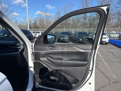 Certified 2022 Jeep Grand Cherokee Limited image 33