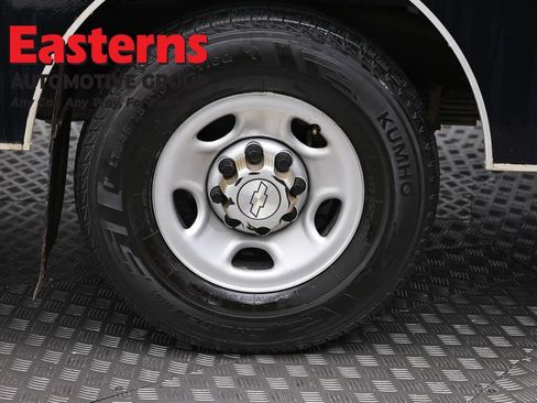 Used 2017 Chevrolet Express 3500 RWD image 25