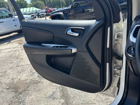 Used 2015 Dodge Journey SXT w/ Flexible Seating Group FWD image 16