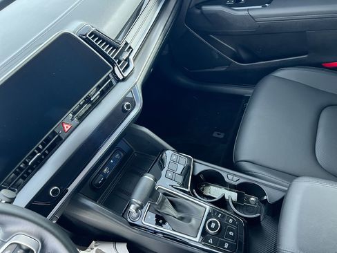 Certified 2025 Kia Sportage EX image 22