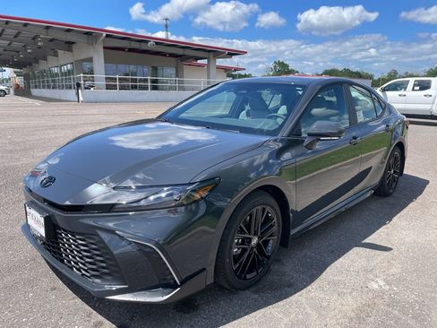 New 2026 Toyota Camry SE w/ Convenience Package image 3