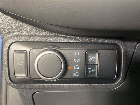 Used 2025 Ford Explorer Active AWD/4WD image 11
