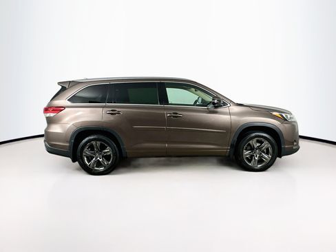 Used 2017 Toyota Highlander Limited Platinum AWD/4WD image 10
