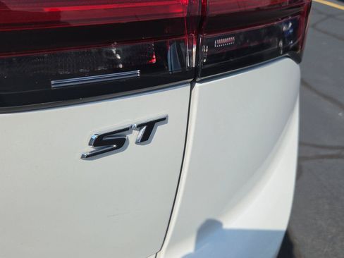 Used 2023 Buick Envision Preferred FWD image 4